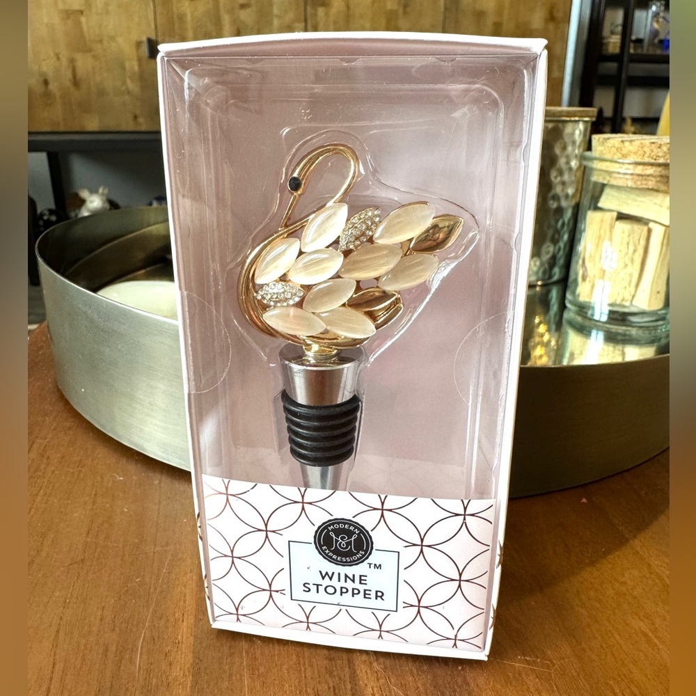 Gold and Cream Swan Wine Stopper